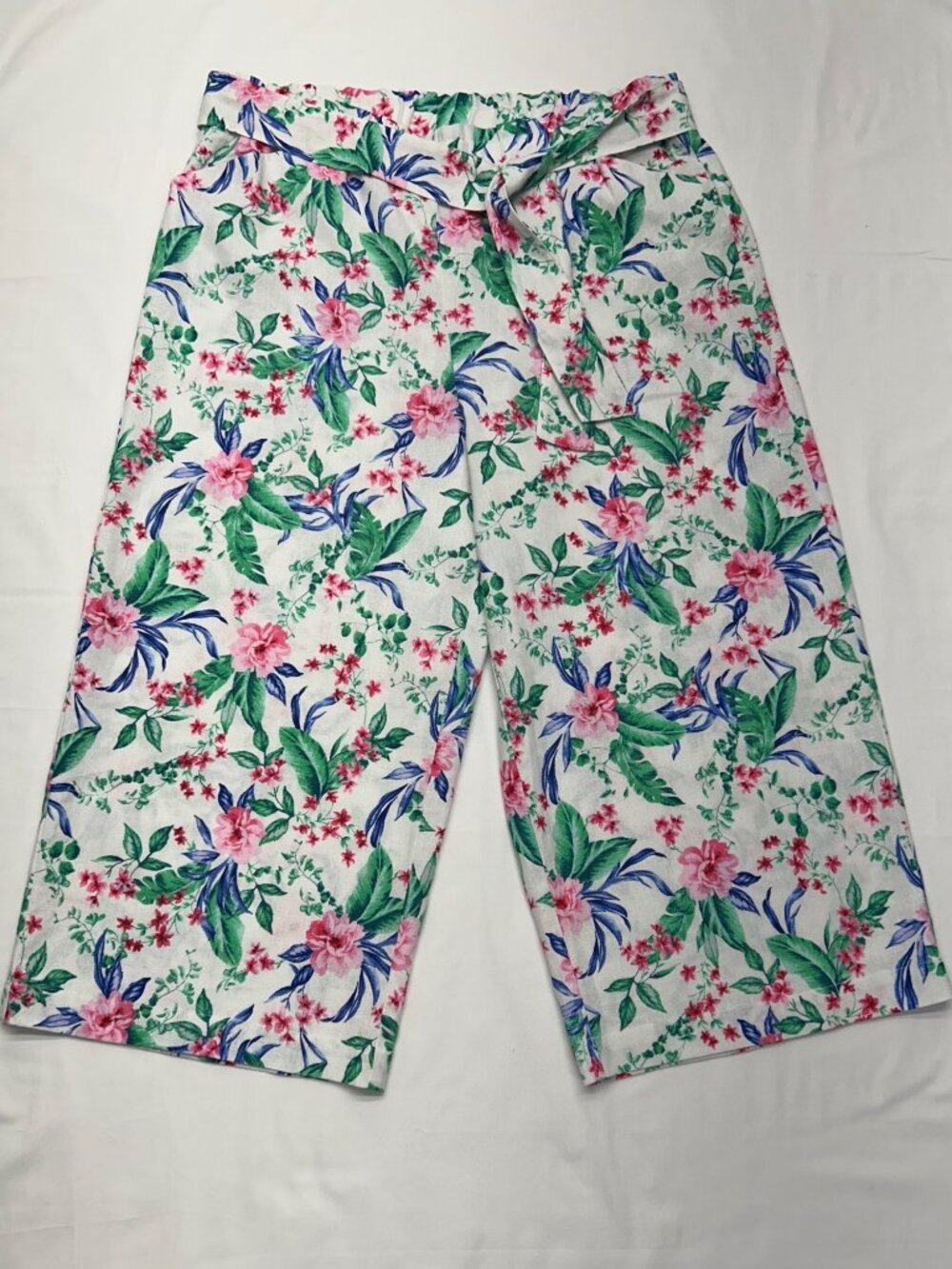 Women's Cropped linen Blend Floral Pants By Land 'n sea Beach Tropical